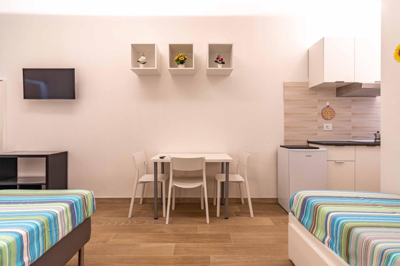 Seven Notes Guest House Бари Экстерьер фото