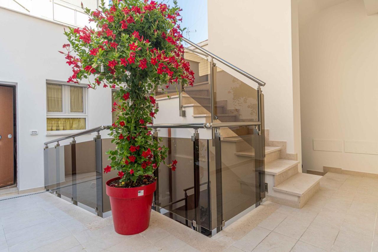 Seven Notes Guest House Бари Экстерьер фото